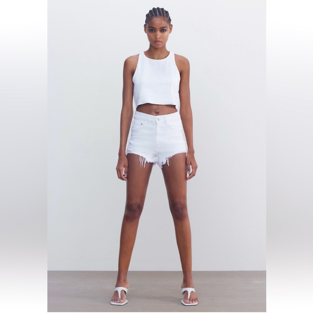 Zara denim shorts in white US 4 / 26 (Brand new)